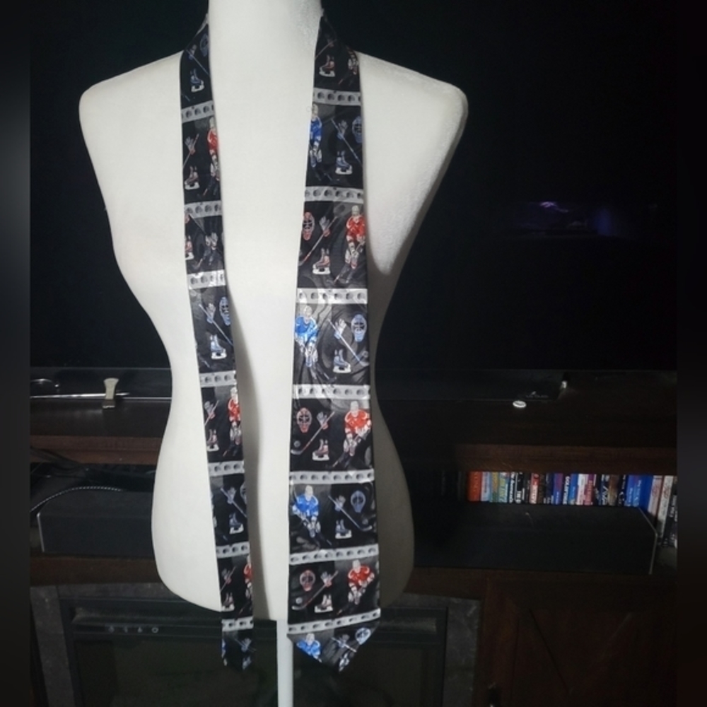 Steven Harris Hand made mens tie Hockey theme‎